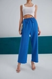 Een kledingmodel uit de groothandel draagt myf10194-linen-drawstring-trousers-saks, Turkse groothandel  van 