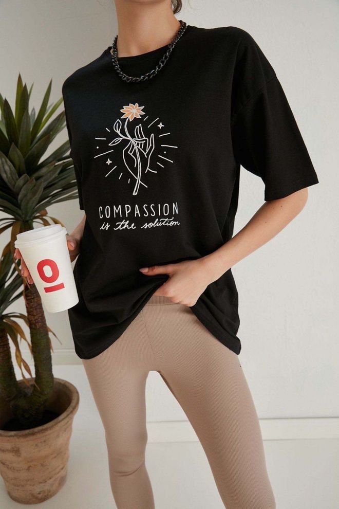 My Fashion T Shirt Mit Compassion Print – Schwarz Großhandelskleidung Lässig