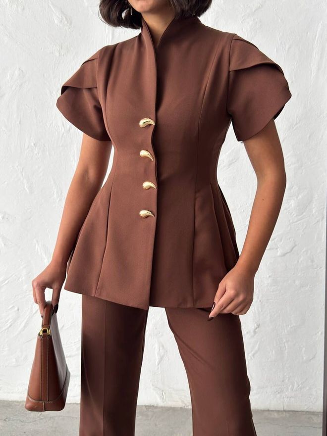 My Jest Fashion Smeđi Formalni Uži Kroj Odijelo Sa Zarezanim Izrezom I Zvonolikim Hlačama Veleprodaja odjeće Vintage