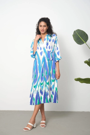 Ein Bekleidungsmodell aus dem Großhandel trägt  Watambu Leinenkleid - Blau
, türkischer Großhandel Kleid von MyBee
