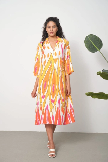 Ein Bekleidungsmodell aus dem Großhandel trägt  Watambu Leinenkleid - Gelb
, türkischer Großhandel Kleid von MyBee