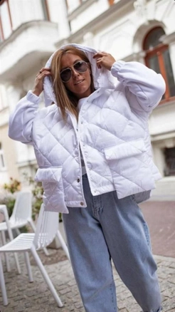A model wears 39329 - Coat - White, wholesale undefined of MyBee to display at Lonca