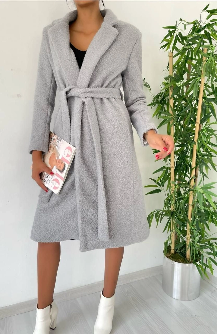 A wholesale clothing model wears 39336 - Coat - Grey, Turkish wholesale Coat of MyBee