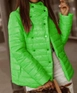 Una modelo de ropa al por mayor lleva 39342-coat-green,  turco al por mayor de 