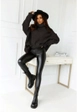 Ένα μοντέλο χονδρικής πώλησης ρούχων φοράει 39390-sweater-black, τούρκικο  χονδρικής πώλησης από 