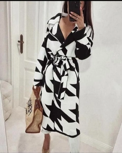 A wholesale clothing model wears 39445 - Cardigan - Black And White, Turkish wholesale Cardigan of MyBee