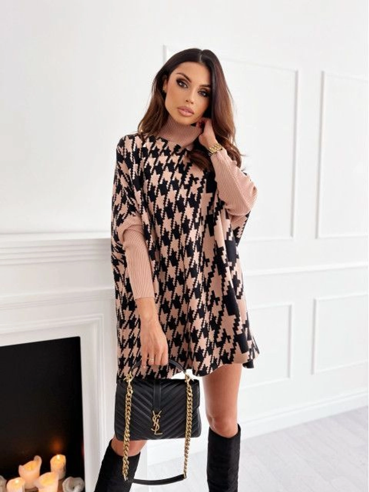 A wholesale clothing model wears 39491 - Poncho - Brown And Black, Turkish wholesale Poncho of MyBee
