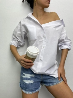 A wholesale clothing model wears MYB10090 - Zara Model Shirt - White, Turkish wholesale Shirt of MyBee