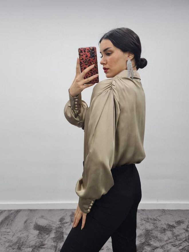 MyBee قميص ساتان مزين باللؤلؤ بيج ملابس بالجملة قطن