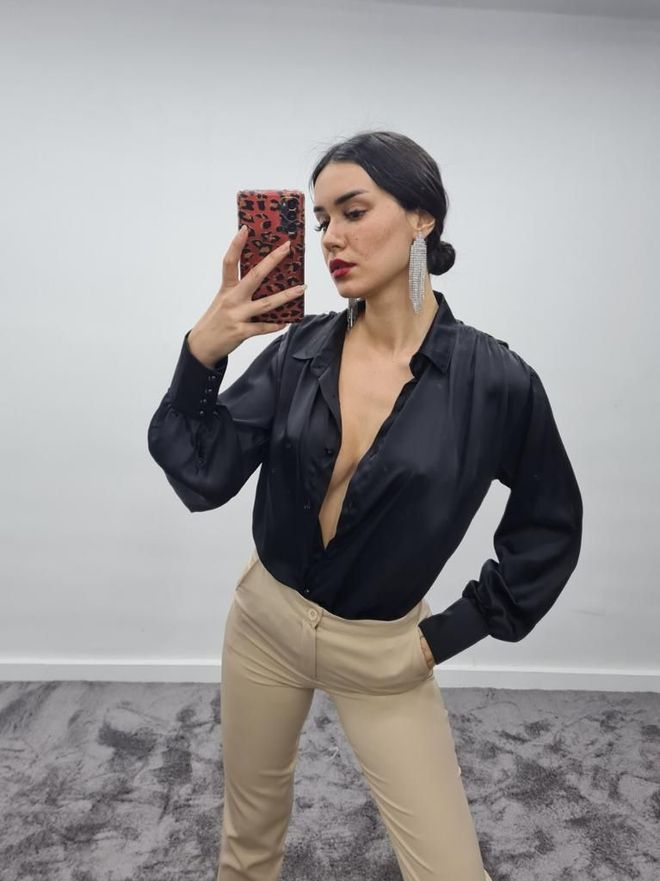 MyBee Satijnen overhemd met parelknopen Zwart Groothandel Kleding Elegant