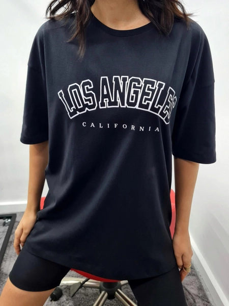 A model wears MYB10180 - T-Shirt Los Angeles - Black, wholesale Tshirt of MyBee to display at Lonca
