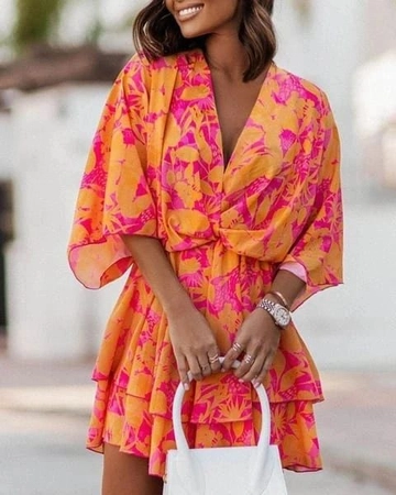Een kledingmodel uit de groothandel draagt  Jurk met dubbele rij knopen - Oranje
, Turkse groothandel Jurk van MyBee