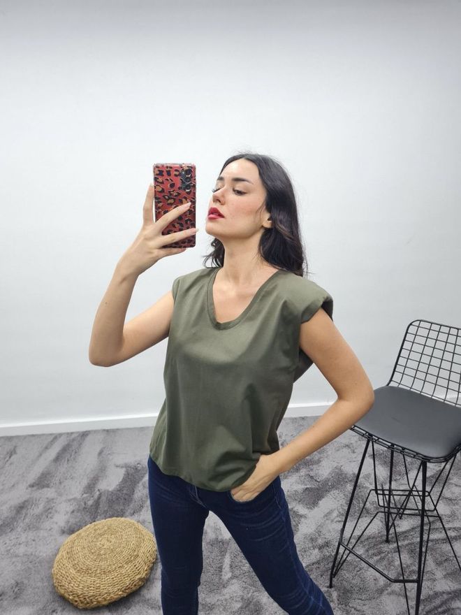 MyBee T shirt avvitata con scollo a V Cachi Abbigliamento all'ingrosso Casuale