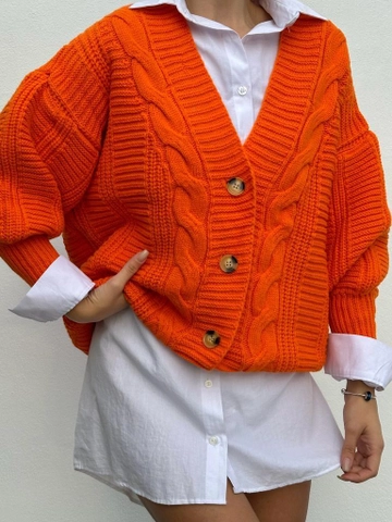 A wholesale clothing model wears  Thick Knitwear Cardigan
, Turkish wholesale Cardigan of MyDükkan