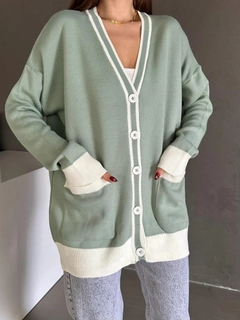 A wholesale clothing model wears myd10114-bag-pocket-knitwear-cardigan, Turkish wholesale Cardigan of MyDükkan