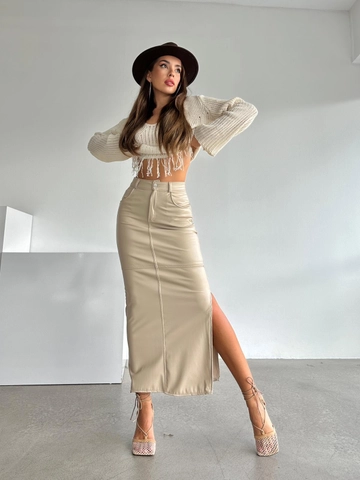 A wholesale clothing model wears  Long Leather Skirt
, Turkish wholesale Skirt of MyDükkan
