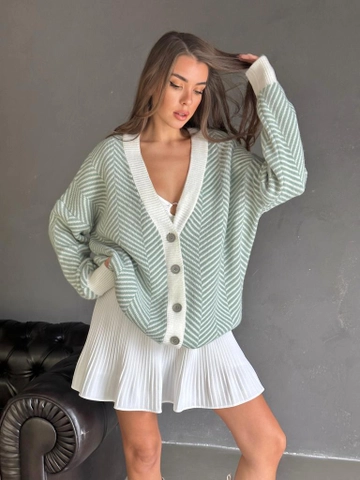 A wholesale clothing model wears  Zigzag Knitwear Cardigan
, Turkish wholesale Cardigan of MyDükkan