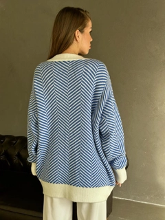 A wholesale clothing model wears myd10028-zigzag-knitwear-cardigan, Turkish wholesale Cardigan of MyDükkan