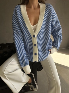A wholesale clothing model wears myd10028-zigzag-knitwear-cardigan, Turkish wholesale Cardigan of MyDükkan