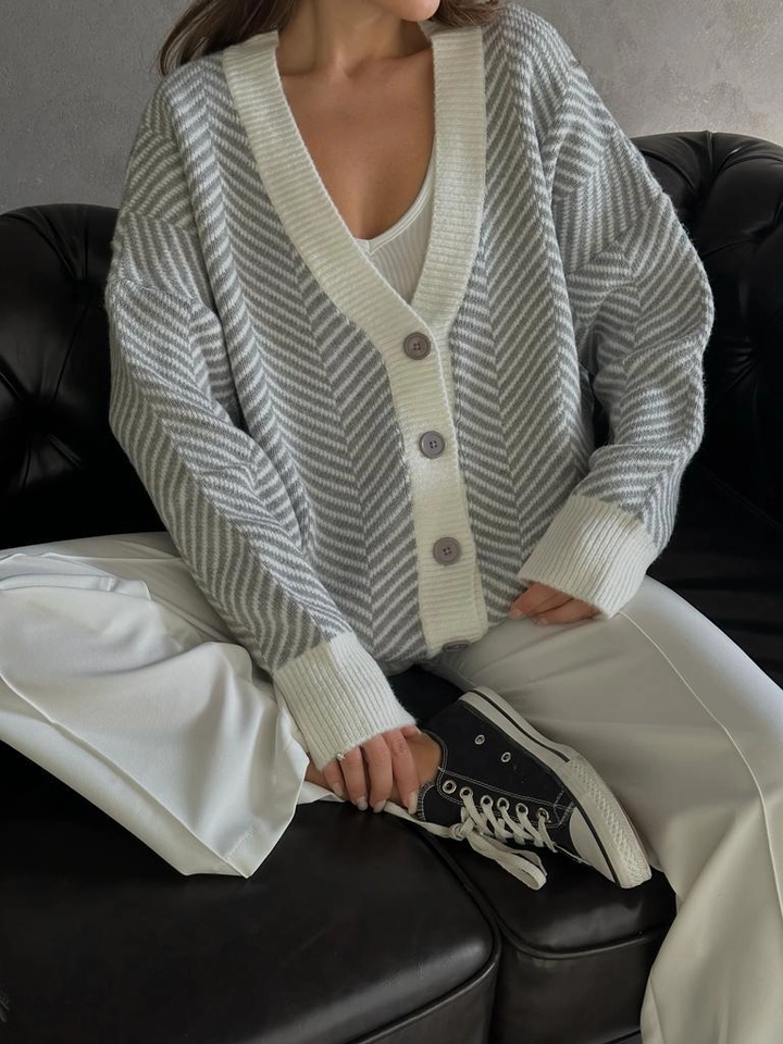 A wholesale clothing model wears myd10029-zigzag-knitwear-cardigan, Turkish wholesale Cardigan of MyDükkan