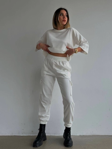 A wholesale clothing model wears  Belt Detail Cargo Pocket Tracksuit
, Turkish wholesale Sweatpants of MyDükkan