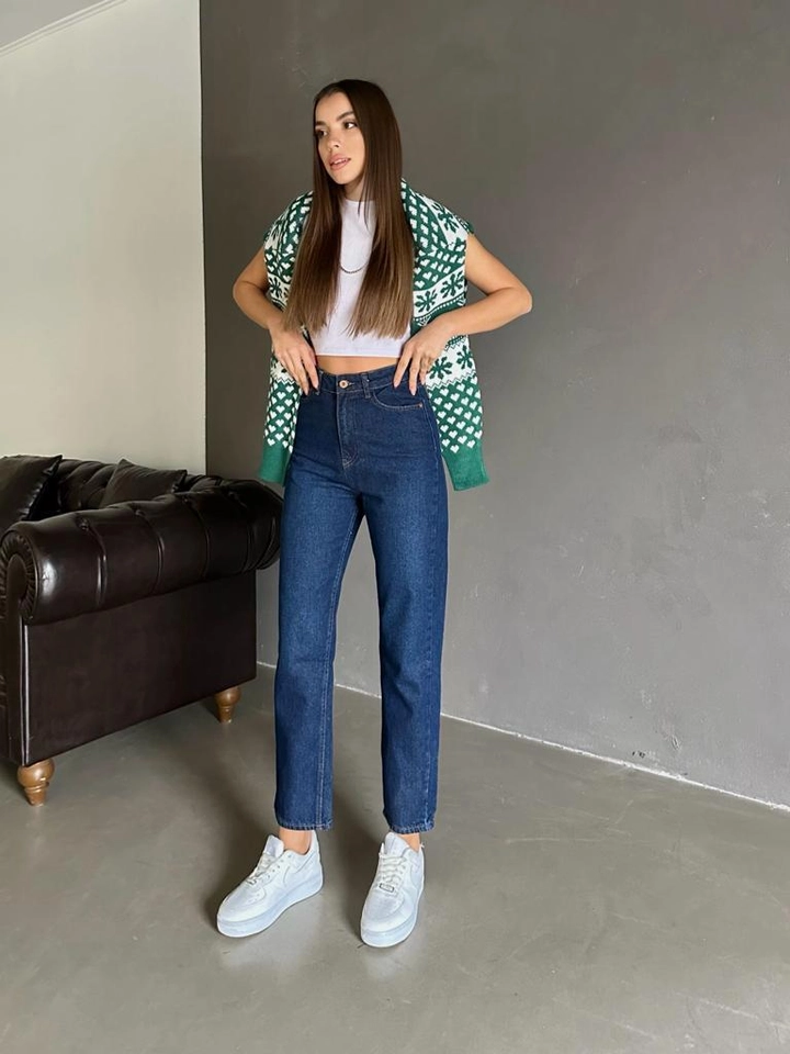 A wholesale clothing model wears myd10071-carrot-mom-jeans, Turkish wholesale Jeans of MyDükkan