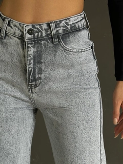 عارض ملابس بالجملة يرتدي myd10072-carrot-mom-jeans، تركي بالجملة جينز من MyDükkan