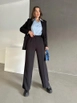 Una modella di abbigliamento all'ingrosso indossa myd10092-pleated-palazzo-trousers, vendita all'ingrosso turca di  di 