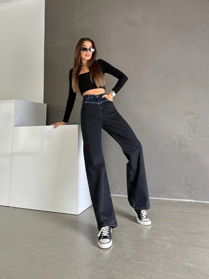 Ein Bekleidungsmodell aus dem Großhandel trägt myd10094-double-color-jean, türkischer Großhandel Jeans von MyDükkan