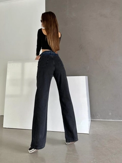 A wholesale clothing model wears myd10094-double-color-jean, Turkish wholesale Jeans of MyDükkan