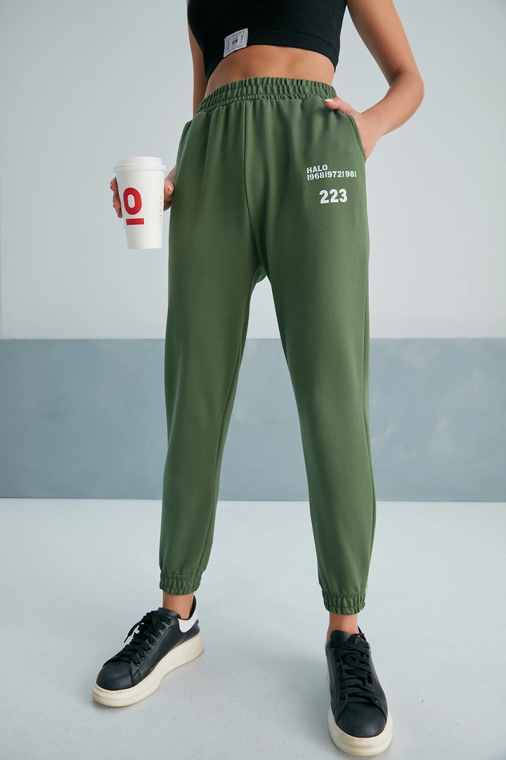 A wholesale clothing model wears myf10487-233-sweatpants, Turkish wholesale Sweatpants of My Fashion