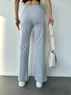 A wholesale clothing model wears myf10482-flared-trousers, Turkish wholesale Sweatpants of My Fashion