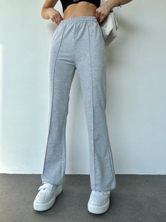 A wholesale clothing model wears myf10482-flared-trousers, Turkish wholesale Sweatpants of My Fashion
