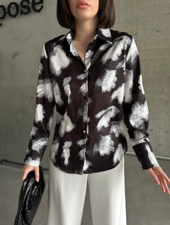 A wholesale clothing model wears myf10530-pastel-pattern-shirt, Turkish wholesale Shirt of My Fashion