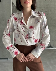 A wholesale clothing model wears myf10536-rose-pattern-shirt, Turkish wholesale Shirt of My Fashion