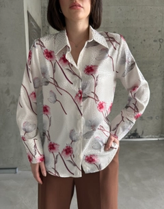 A wholesale clothing model wears myf10536-rose-pattern-shirt, Turkish wholesale Shirt of My Fashion