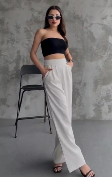 Ein Bekleidungsmodell aus dem Großhandel trägt  Bequeme Hose Mit Taschendetail Und Hoher Taille
, türkischer Großhandel Hose von My Jest Fashion