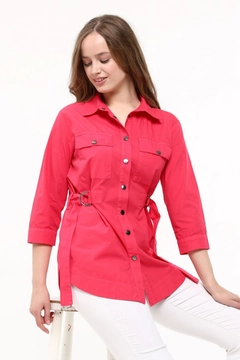 A wholesale clothing model wears new10038-poplin-capri-sleeve-shirt-collar-adjustable-size-snap-fasten-women's-shirt-fuchsia, Turkish wholesale Shirt of Newgirl