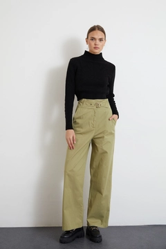 A wholesale clothing model wears new10054-gabardine-fabric-buckle-belt-wide-leg-women's-trousers-khaki, Turkish wholesale Pants of Newgirl