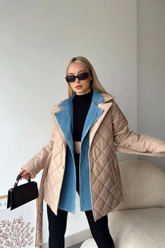 A wholesale clothing model wears new10057-polyester-quilted-denim-detailed-women's-coat-beige, Turkish wholesale Coat of Newgirl
