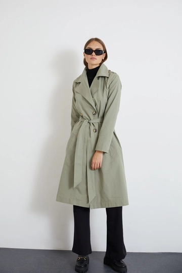 A wholesale clothing model wears  Cotton Long Sleeve Double Breasted Collar Women's Lined Trench Coat - Khaki
, Turkish wholesale  of Newgirl