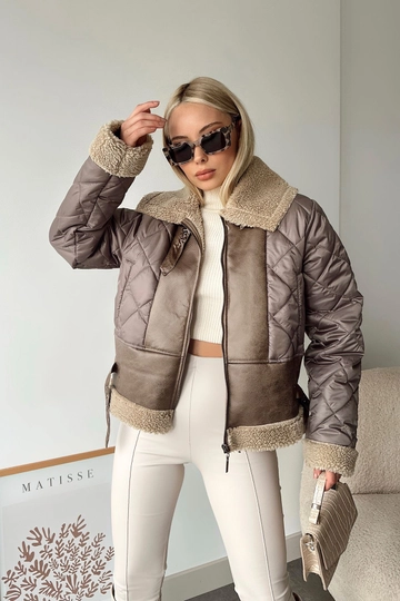 A wholesale clothing model wears  Quilted Leather And Plush Garnish Women's Coat - Beige
, Turkish wholesale Coat of Newgirl