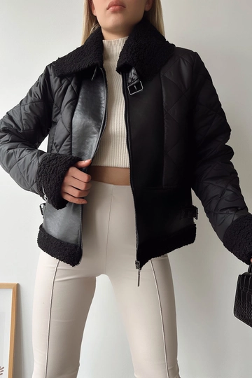 Una modelo de ropa al por mayor lleva  Abrigo De Mujer Acolchado De Piel Y Felpa - Negro
, Abrigo turco al por mayor de Newgirl