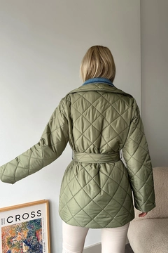 A wholesale clothing model wears new10097-polyester-quilted-denim-detailed-women's-coat-green, Turkish wholesale Coat of Newgirl