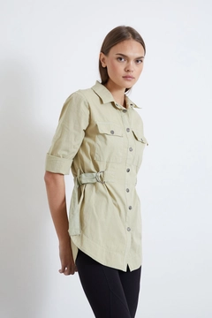 A wholesale clothing model wears new10108-poplin-capri-sleeve-shirt-collar-adjustable-size-snap-fasten-women's-shirt-khaki, Turkish wholesale Shirt of Newgirl