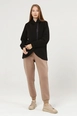 A wholesale clothing model wears new10134-raised-3-thread-long-sleeve-hooded-zippered-women's-sweatshirt-black, Turkish wholesale  of 