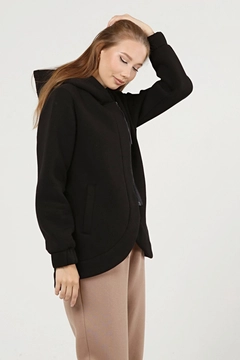 A wholesale clothing model wears new10134-raised-3-thread-long-sleeve-hooded-zippered-women's-sweatshirt-black, Turkish wholesale Hoodie of Newgirl