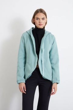 A wholesale clothing model wears new10136-raised-3-thread-long-sleeve-hooded-zippered-women's-sweatshirt-mint, Turkish wholesale Hoodie of Newgirl