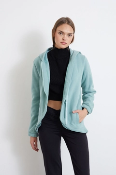 A wholesale clothing model wears new10136-raised-3-thread-long-sleeve-hooded-zippered-women's-sweatshirt-mint, Turkish wholesale Hoodie of Newgirl