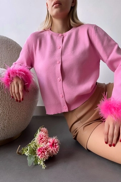 A wholesale clothing model wears new10146-viscose-crew-neck-removable-feather-women's-cardigan-pink, Turkish wholesale Cardigan of Newgirl
